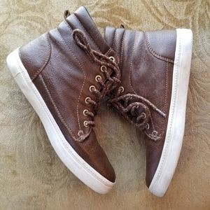 Old Navy boy's faux leather lace-up hi-tops/size 3